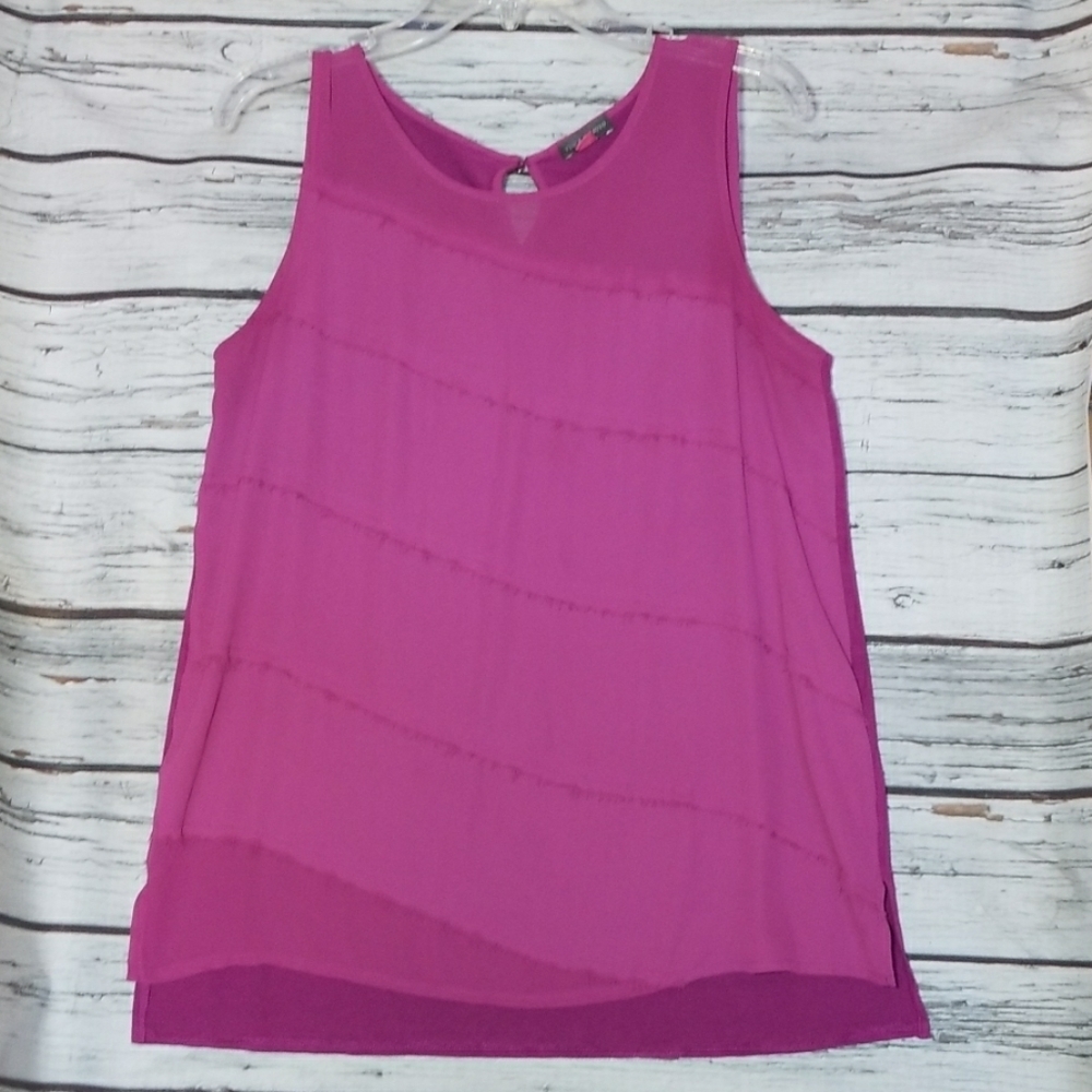 NWOT Vince Camuto chiffon diagonal layer tank M